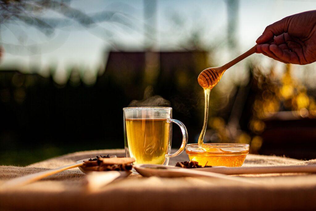 Honig und Tee