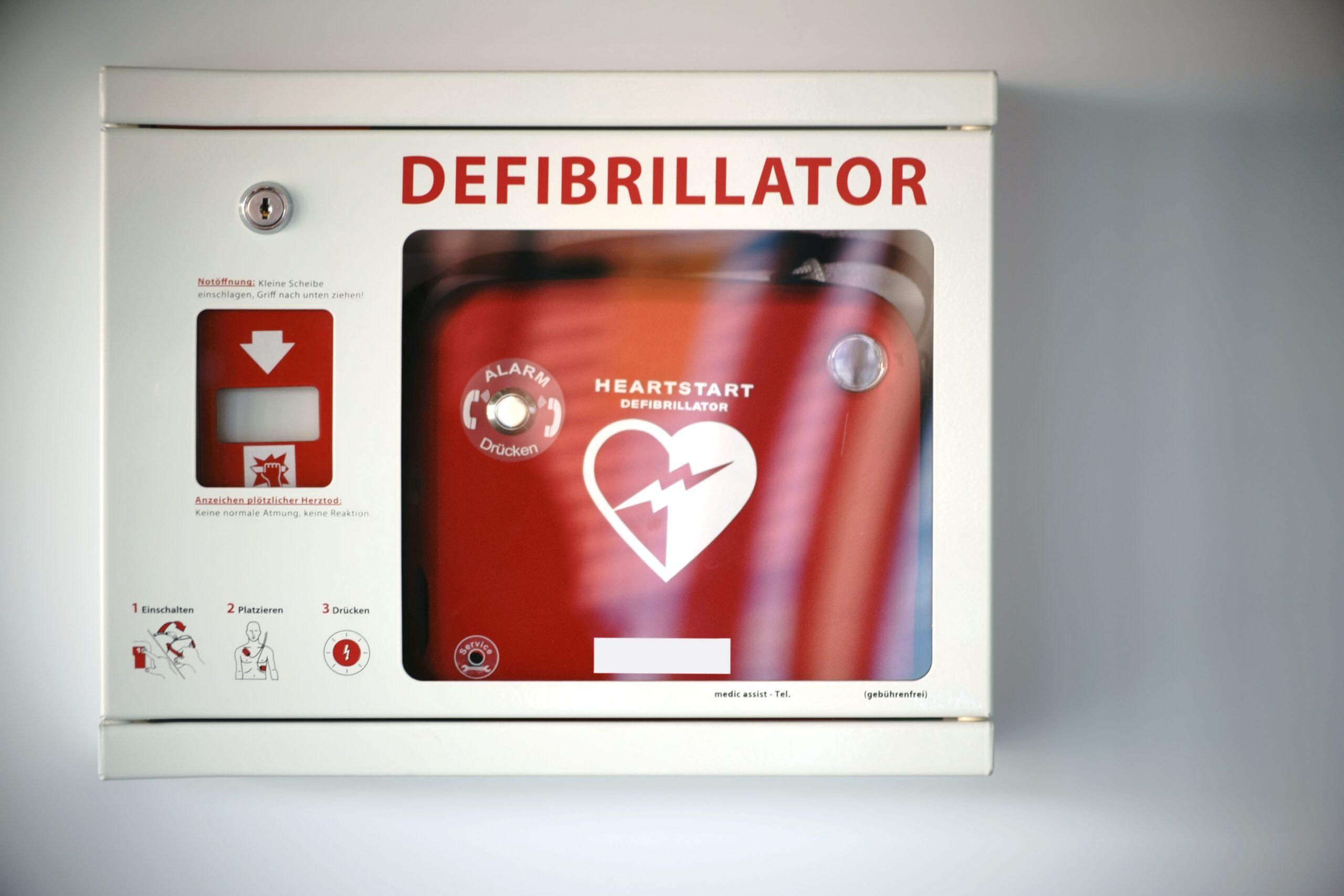 Medizintechnik: Defibrillator.