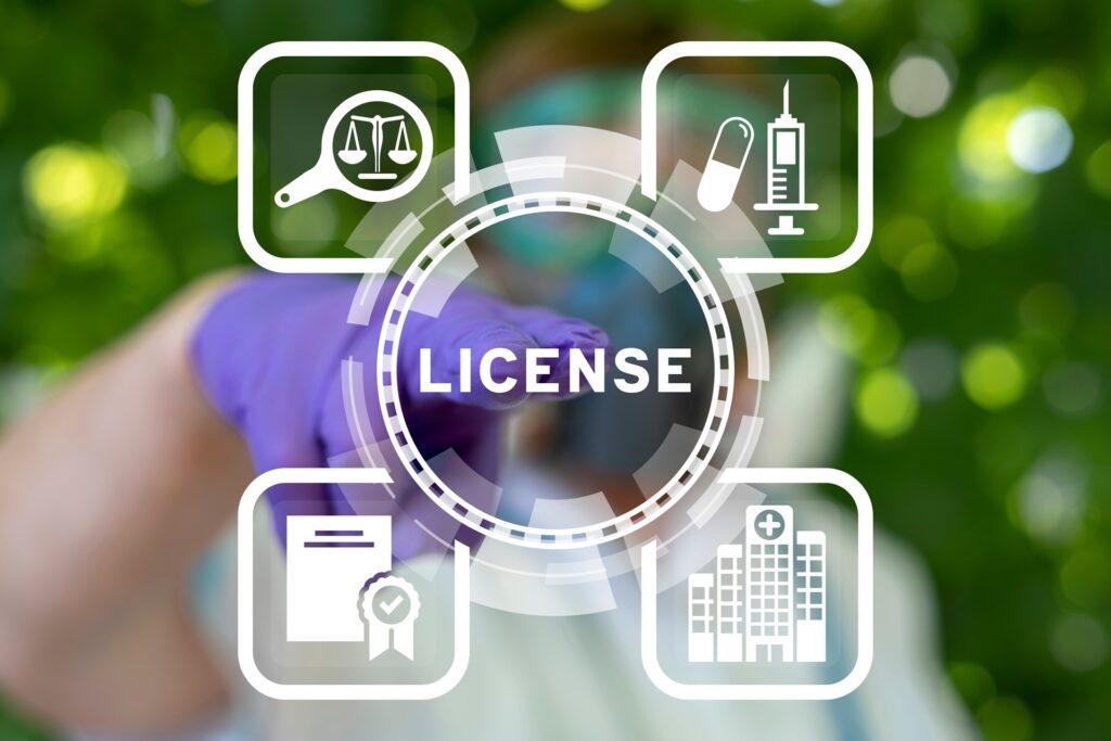 Digitales Lizenzsymbol mit medizinischen Icons | klinische Bewertung